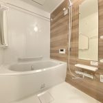 清潔感のある浴室は、オートバス、浴室換気乾燥機能付きで快適です。