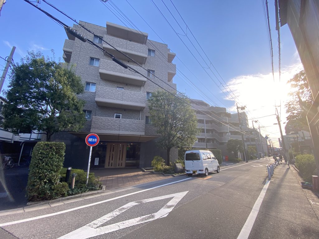 小村井駅徒歩6分！好立地に建つリノベーション済みマンション。6階建ての3階部分、2SLDK、日当たり、風通しも良好。正面には公園もあり子育てにもおすすめの物件です。