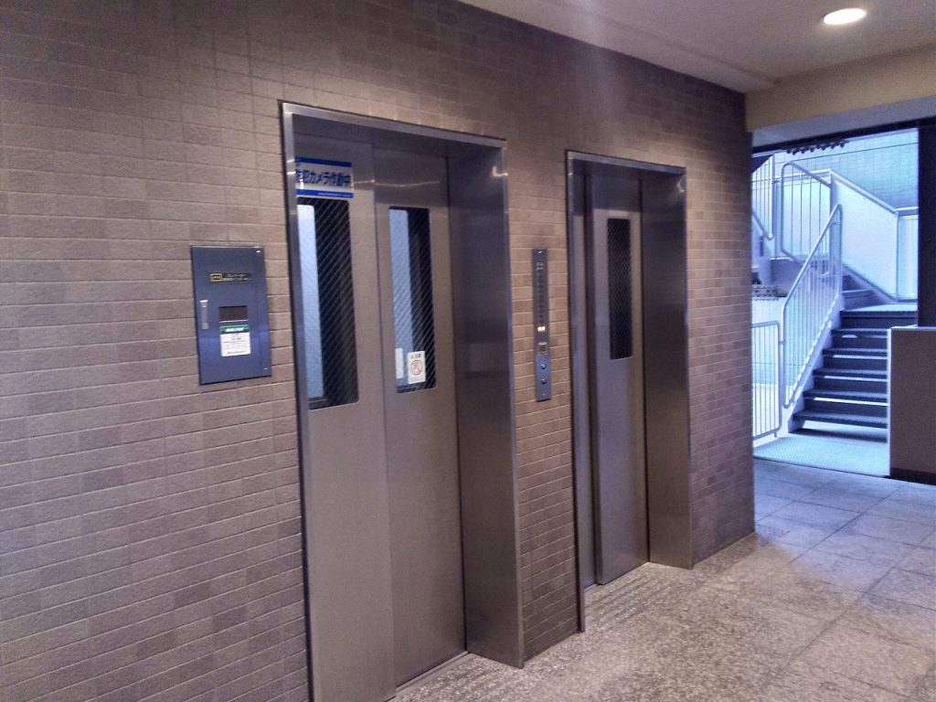 【エレベーター】 エレベーターは2基あるので、朝の混み合う時間帯もスムーズに昇降できます。