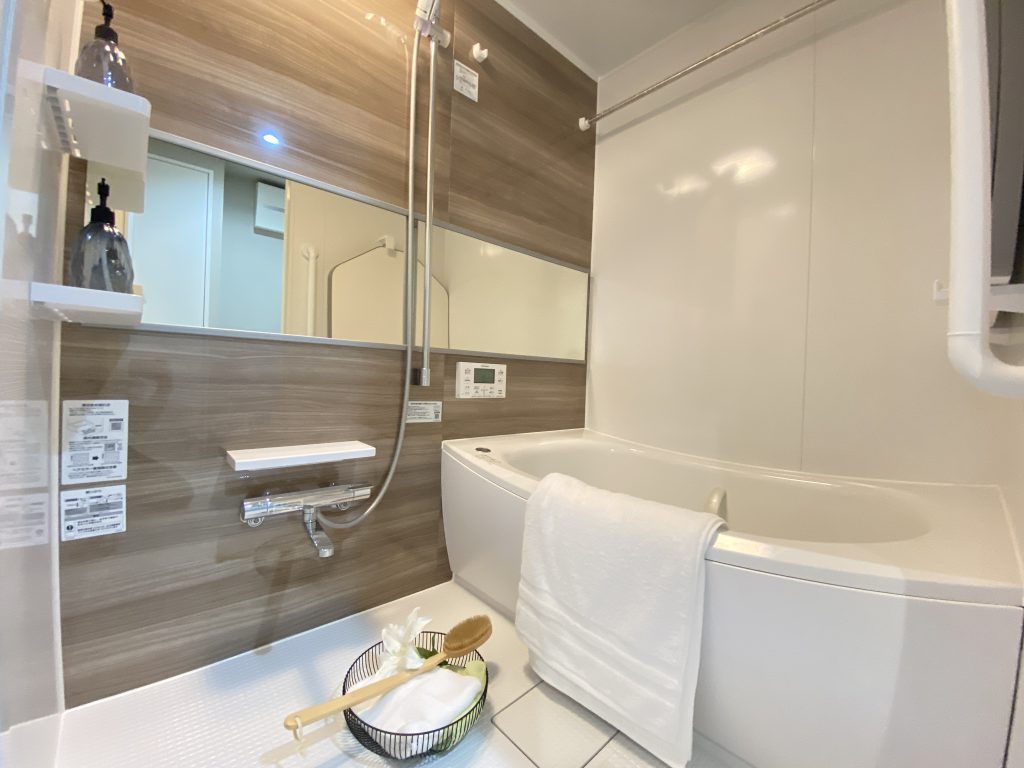 【浴室】 寛げる浴室は追い焚き機能、浴室換気乾燥機能付きなので快適にお使いいただけます。