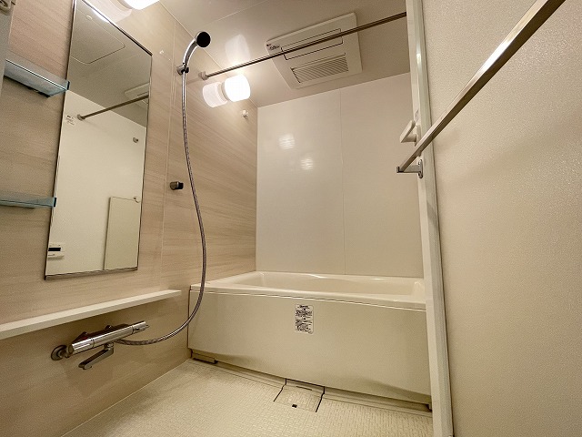 【浴室】 浴室換気乾燥機能付きなので、梅雨時期も快適にお過ごしいただけます。