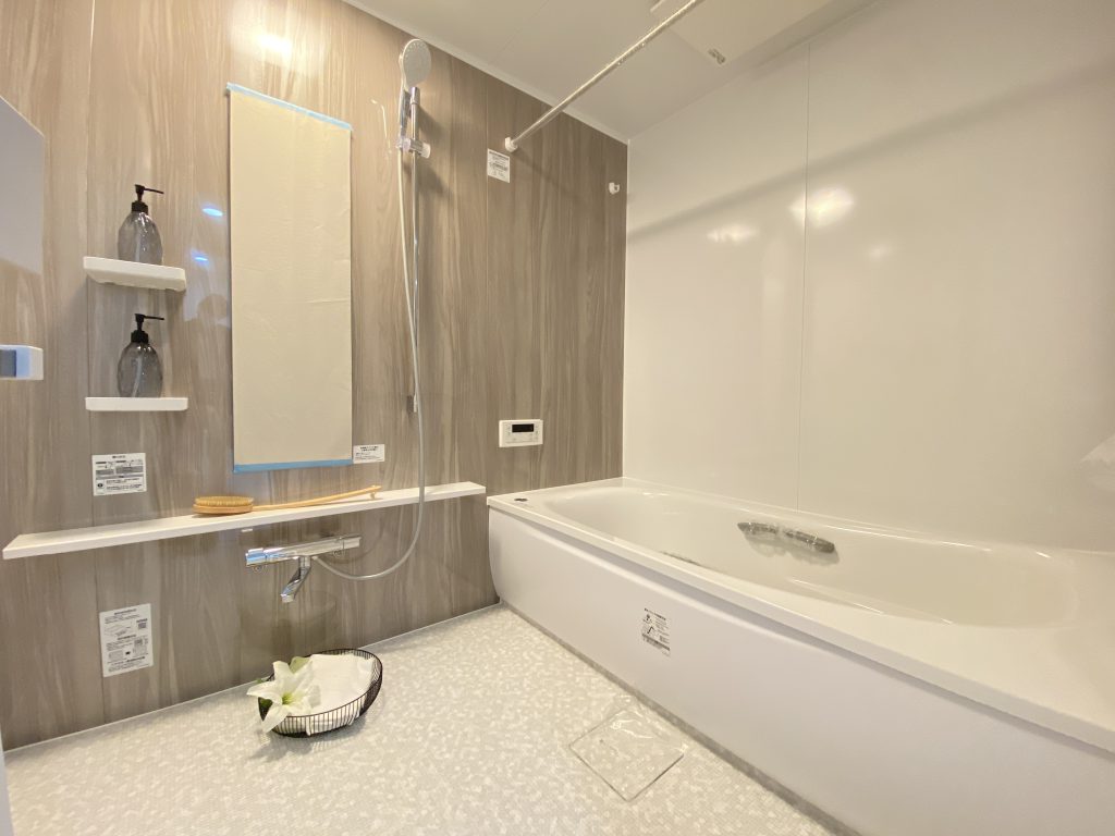【浴室】寛げる浴室は、追い炊き機能、浴室換気乾燥機能付きなので快適にお使いいただけます。
