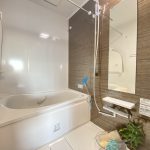 【浴室】 寛げる浴室は追い炊き機能、浴室換気乾燥機能付きで快適にお過ごしいただけます。