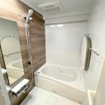 【浴室】 寛げる浴室は、追い炊き機能、浴室換気乾燥機能付きで快適なバスタイムを過ごせます。