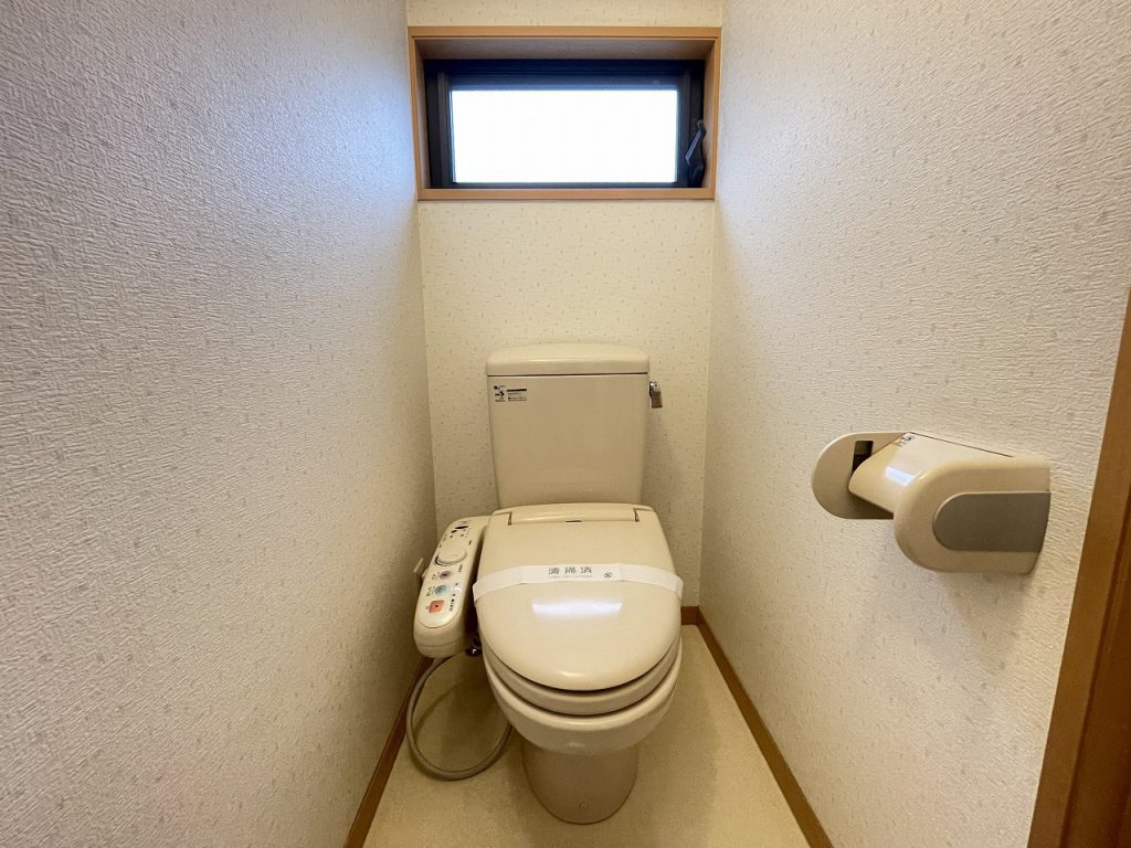 【2階】 2階のトイレの様子です。