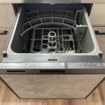 【キッチン】 食洗機は洗浄力、高温の除菌効果、節水効果があります。家事の時短にもなります。