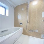 【浴室】 寛げる浴室は、追い炊き機能、浴室換気乾燥機能付きで快適にお過ごしいただけます。