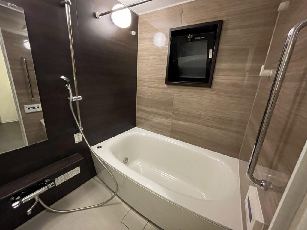 【浴室】落ち着いた浴室は、追い炊き機能、浴室換気乾燥機能付きで快適なバスタイムをお過ごしいただけます。