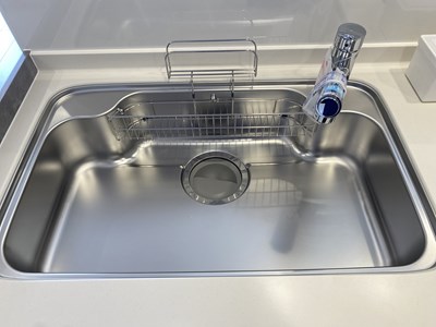【ビルトイン浄水器】 ビルトイン浄水器付き。ボタン1つで浄水と原水に切り替え可能。炊飯時に浄水機能が使えて便利です。