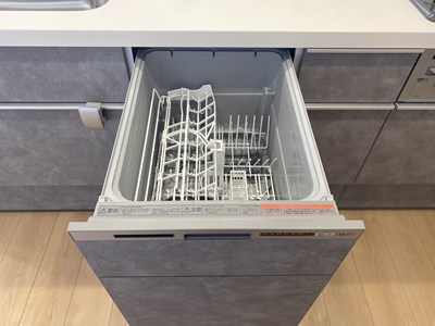 【ビルトイン食洗機】 食洗機は洗浄力、高温の除菌効果、節水効果があります。家事の時短にもなります。