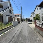 【前面道路】 全面道路の様子です。接道は東側、公道、幅員4.5ｍ。