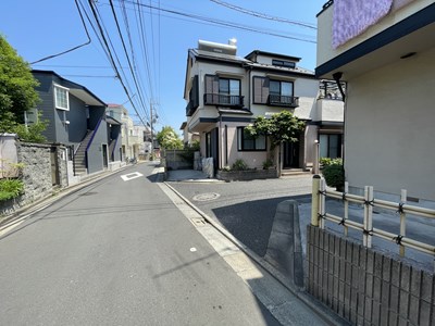 【前面道路】 設備は、公営水道、都市ガス、本下水が整備されています。