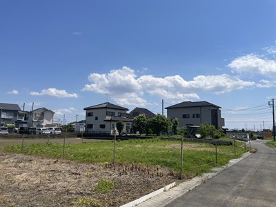 【近隣の街並み】 区画整理地内、近隣の様子です。春日部市立豊野小学校まで860ｍ　徒歩11分になります。