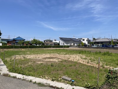 【現地土地】 現況は更地。市街化調整区域ですが専用住宅の建築可能です。