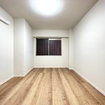 【洋室】 洋室は3部屋あります・全てのお部屋にウォークインクローゼットがあります。家具を置かなくてもいいので、お部屋を広く使うことができるのも嬉しいですね。是非ともお問合せください。