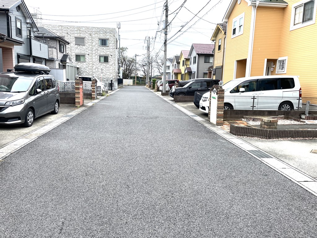 【全面道路】 全面道路の様子です。全面道路は、西側　公道　6ｍです。