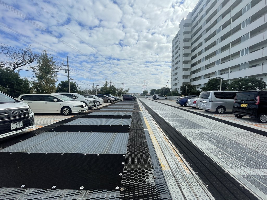 【駐車場】 自走式駐車場の様子です。駐車場は、月額　10000円～15000円になります。空き状況は、随時ご確認ください。