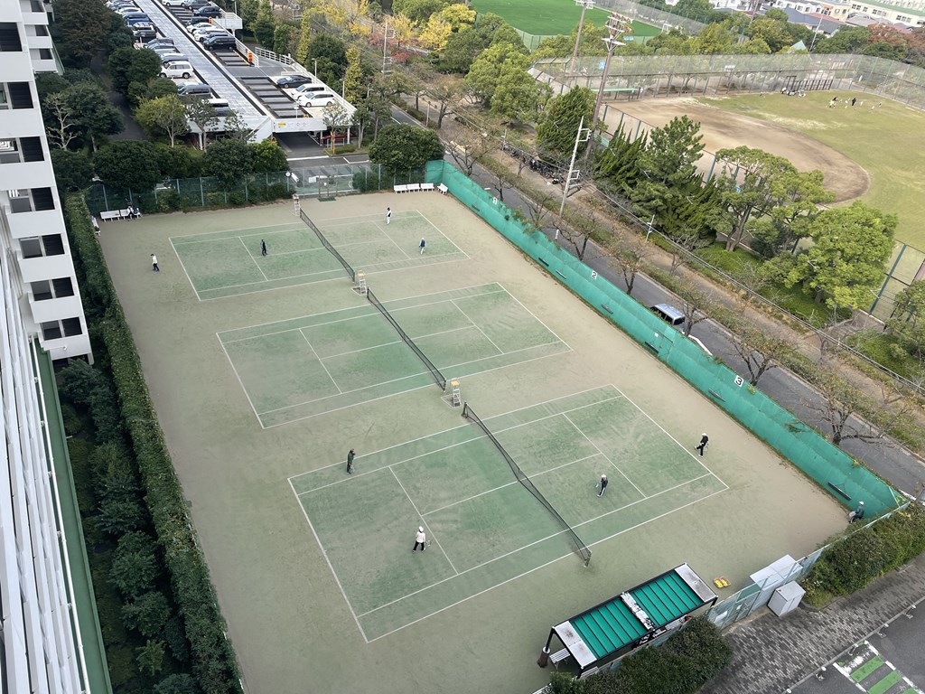 【共用部分】 テニスコートが整備されています。居住者の方のみ利用可能（使用細則有）です。