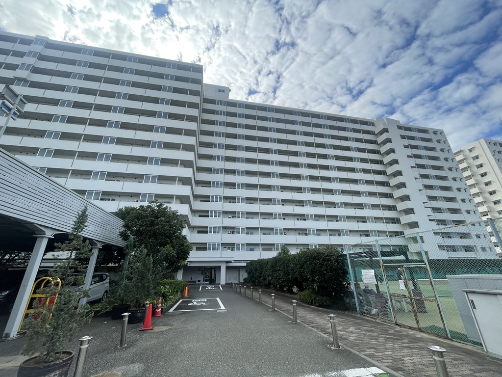 【外観】 2路線2駅利用可能。葛西駅・葛西臨海公園駅からバス便があります。最寄りのバス停は、なぎさニュータウン。停歩3分の距離になります。