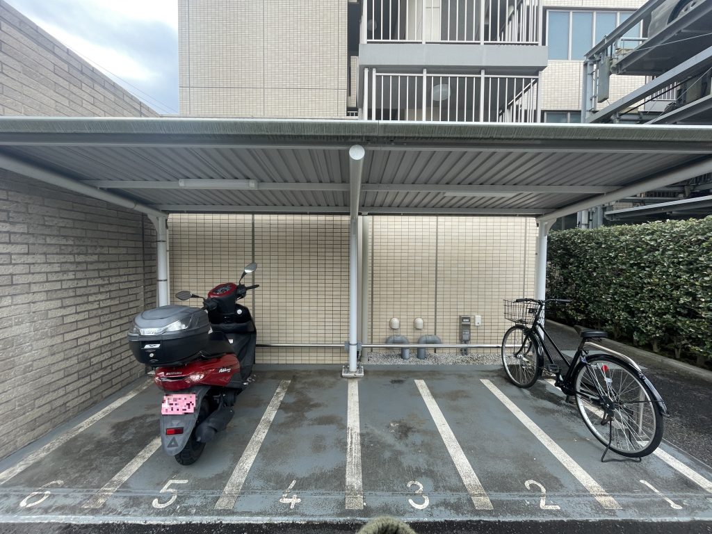 【バイク置き場】 バイク置き場は、月額3000円。空き状況は随時ご確認ください。