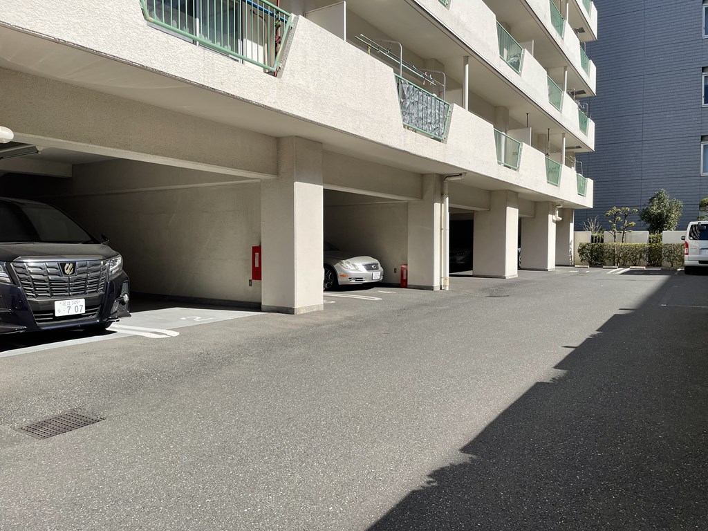【駐車場】