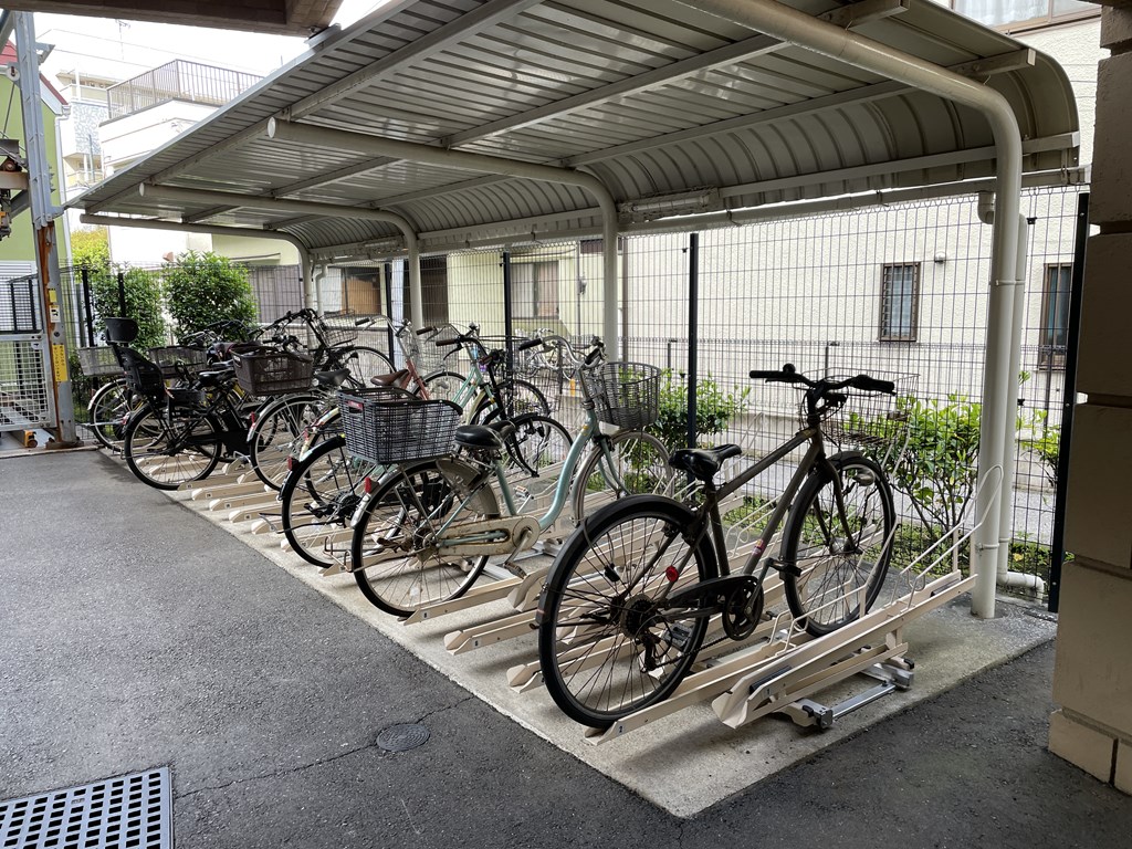 【駐輪場】駐輪場3台専用使用権有り（無料）。