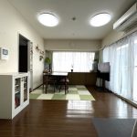 【リビング】 南西向きのリビングダイニングの様子です、角部屋なので2面採光、明るくて風通し良好。快適にお過ごしいただけます。