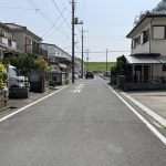 【前面道路】 前面道路の幅員は約6.0ｍあります。公道です。