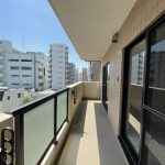 【バルコニー】 バルコニーは眺望が開けた東向きと南向きの2面バルコニーです。