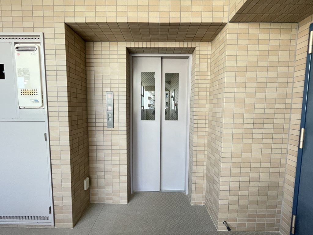 【エレベーターホール】