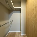 【収納】 ウォークインクローゼットが3か所あるので、家具を置かなくてもたくさんの洋服を収納していただけます。