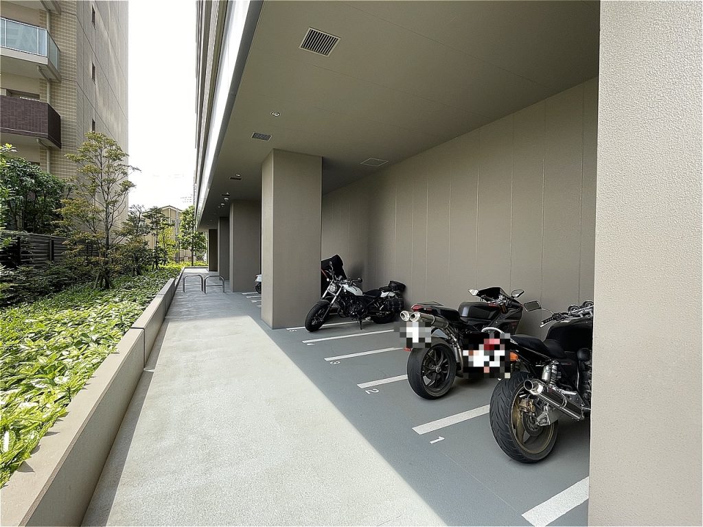 【バイク置き場】 バイク置き場の様子です。空き状況は随時ご確認ください。