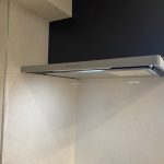 【設備】 レンジフード。お料理中の臭いがお部屋に残る心配もありません。強弱で調整も可能です。