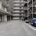【駐車場】 駐車場の様子です。月額　18000円～24000円。空き状況は随時ご確認ください。