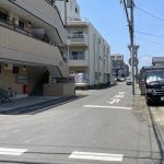 【前面道路】 北側道路の様子です。公道　幅員　5.9ｍあります。