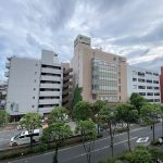 【眺望】 バルコニーからの眺望です。前面道路が広いので開放感がります。