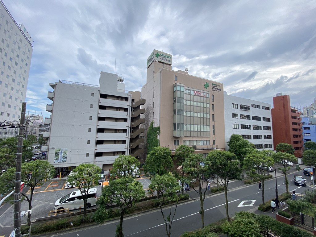 【眺望】 バルコニーからの眺望です。前面道路が広いので開放感がります。