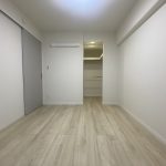 【洋室】 洋室は3部屋あります。全てのお部屋が引き戸仕様。全てのお部屋に収納完備です。