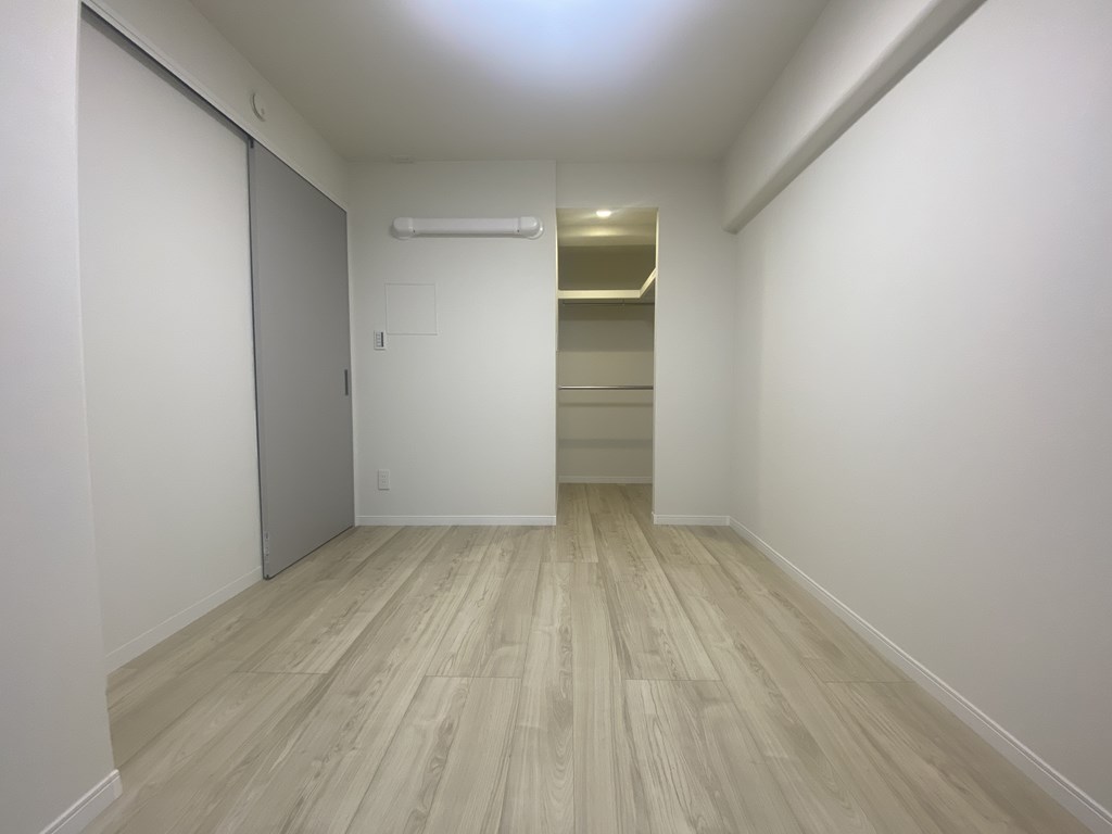 【洋室】 洋室は3部屋あります。全てのお部屋が引き戸仕様。全てのお部屋に収納完備です。
