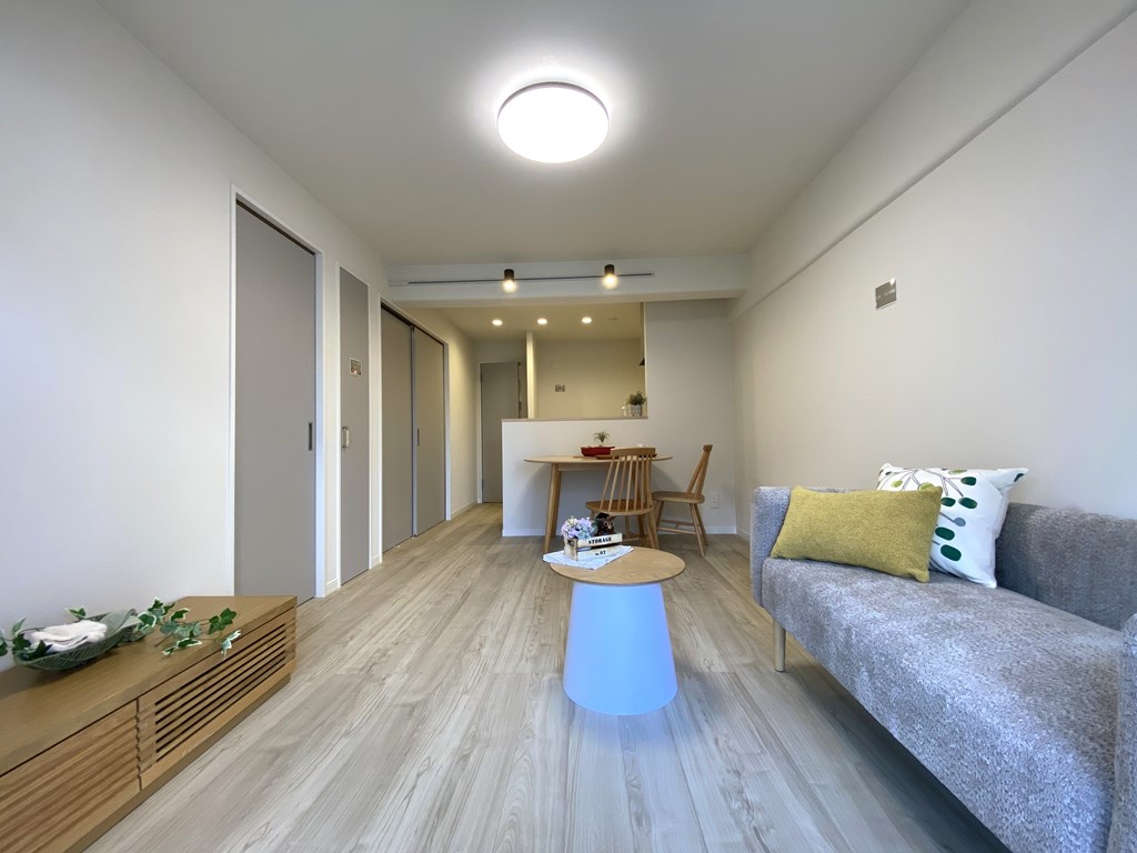 【現地】 駅チカのペットと暮らせる(細則有)マンションです。リノベーション済なので綺麗なお部屋ですぐに新生活が始められます。南向きの4階のお部屋なので日当たりも風通しも良好です。