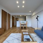 【現地】 ペットと暮らせる（細則有）リノベ済のマンションです。総戸数は258戸。10階の南東向きのお部屋。眺望良好。晴れた日には房総半島、夜はテーマパークの花火を見ることができます。
