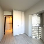 【洋室】 洋室は全部で3部屋あります。全てのお部屋に収納完備。ウォークインクローゼット、納戸もあります、豊富な収納が魅力のリノベーション済みのお部屋です。