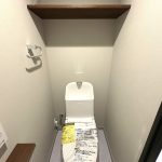 【トイレ】 清潔感のあるトイレはウォシュレット一体型になっています。
