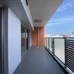 【バルコニー】 南向きのバルコニー。広さがあるので、たくさんの洗濯物を干すことができます。広いバルコニーはゆとりを感じる嬉しいポイントでもあります。