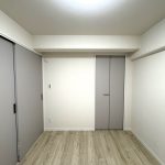 【洋室】 洋室は3部屋あります。全てのお部屋が引き戸仕様。全てのお部屋に収納完備です。