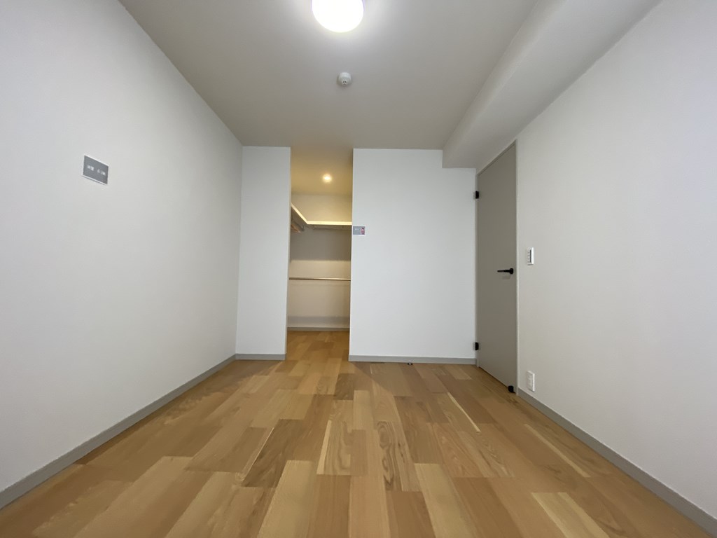 【洋室】 洋室は4部屋あります。全てのお部屋に収納完備。ウォークインクローゼットもあります。