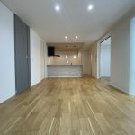 【リビング】 LDKは約17.6帖の広さがあります。1階には電動シャッター完備。防犯面も安心です。