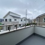 【バルコニー】 バルコニーの様子です。バルコニーにも水栓があるのでお掃除がしやすくなっています。