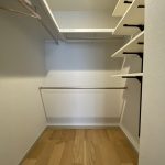 【ウォークインクローゼット】 洋室は4部屋あります。全てのお部屋に収納完備。ウォークインクローゼットもあります。
