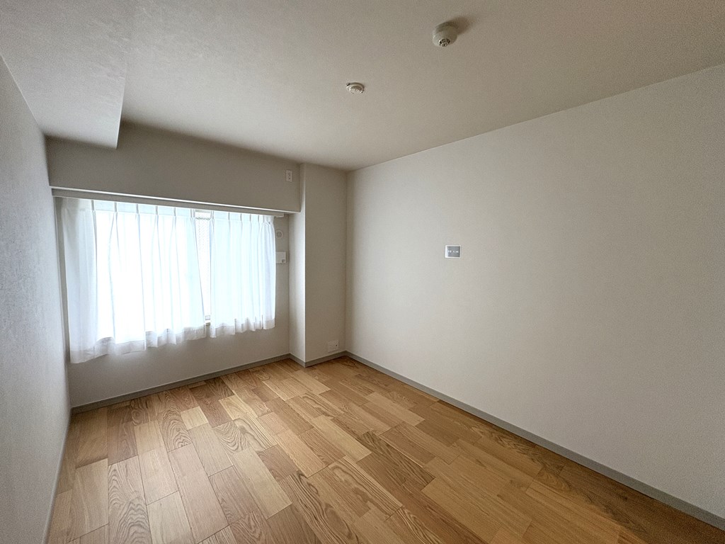 【洋室】 洋室は4部屋あります。全てのお部屋に収納完備。ウォークインクローゼットもあります。